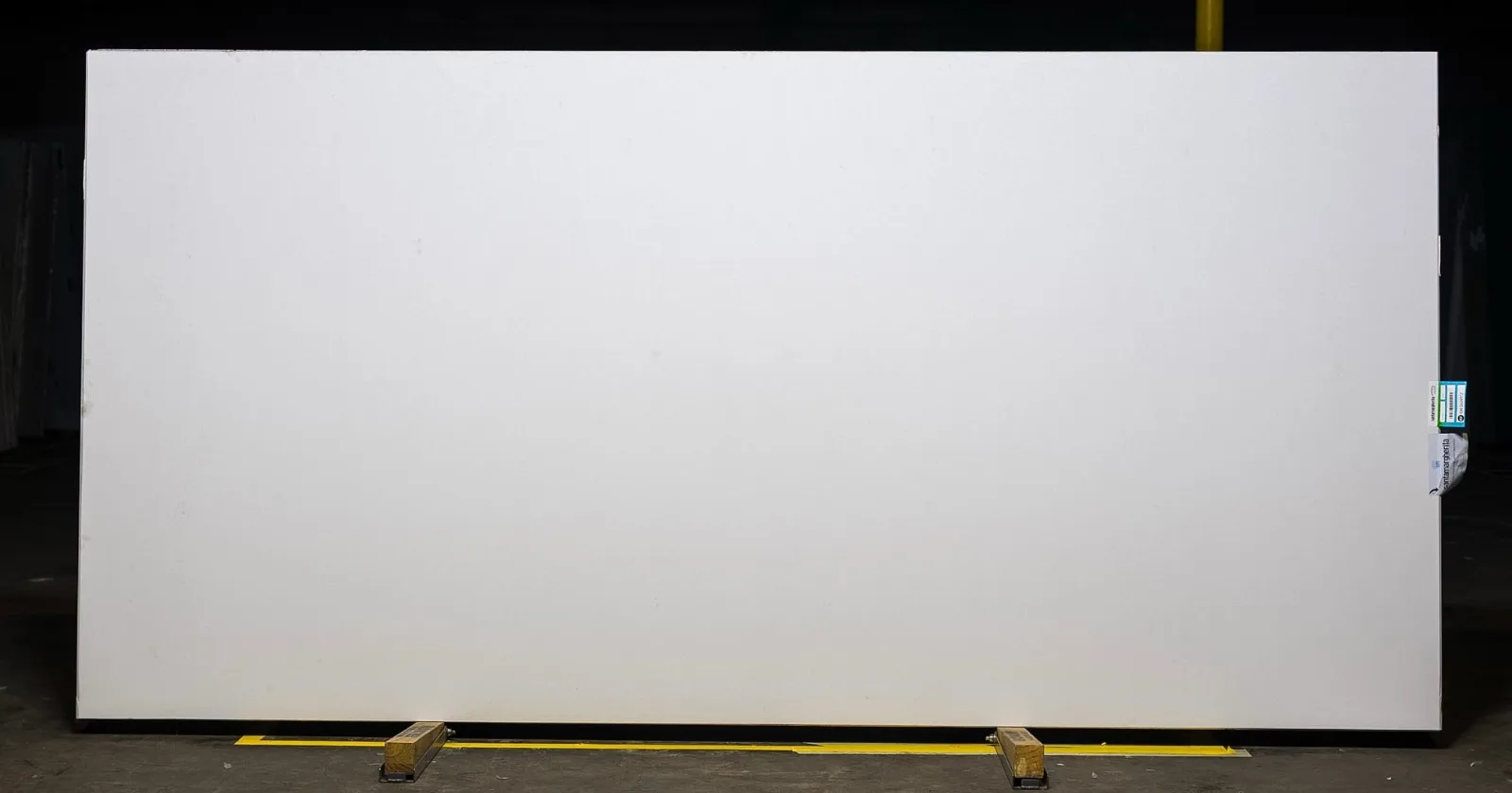 Super White Jumbo Quartz Slab in Northridge, Los Angeles
