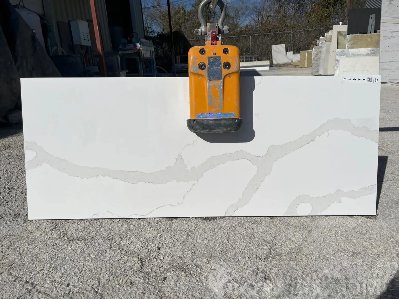 Calacatta Quartz Remnant in Sun Valley, Los Angeles