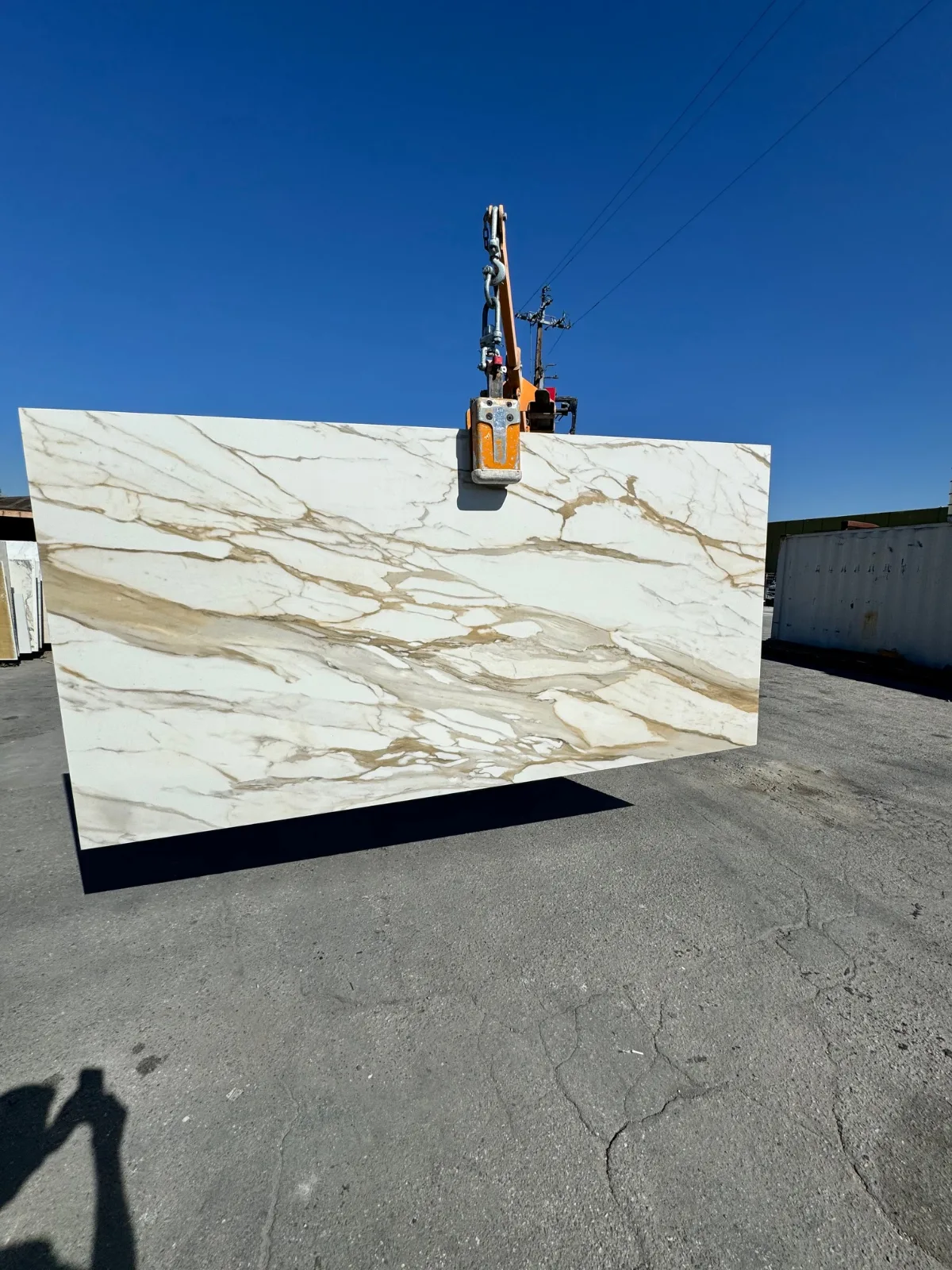 Calacatta Gold Porcelain Slab in Sun Valley, Los Angeles