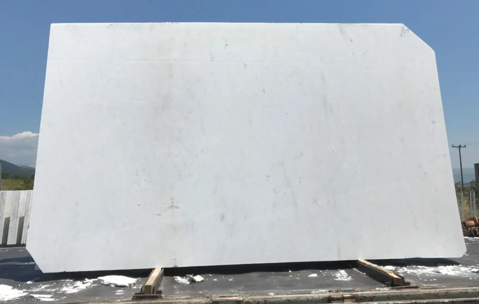 Pigon White Marble Slab in Sun Valley, Los Angeles