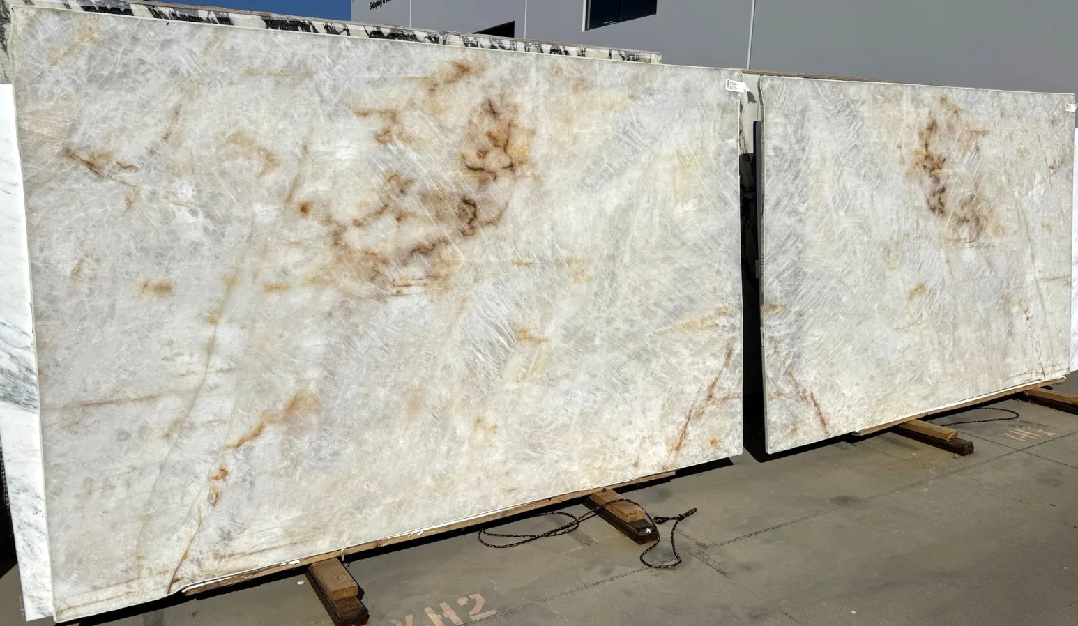 Cristallo Quartzite Slab in Los Angeles