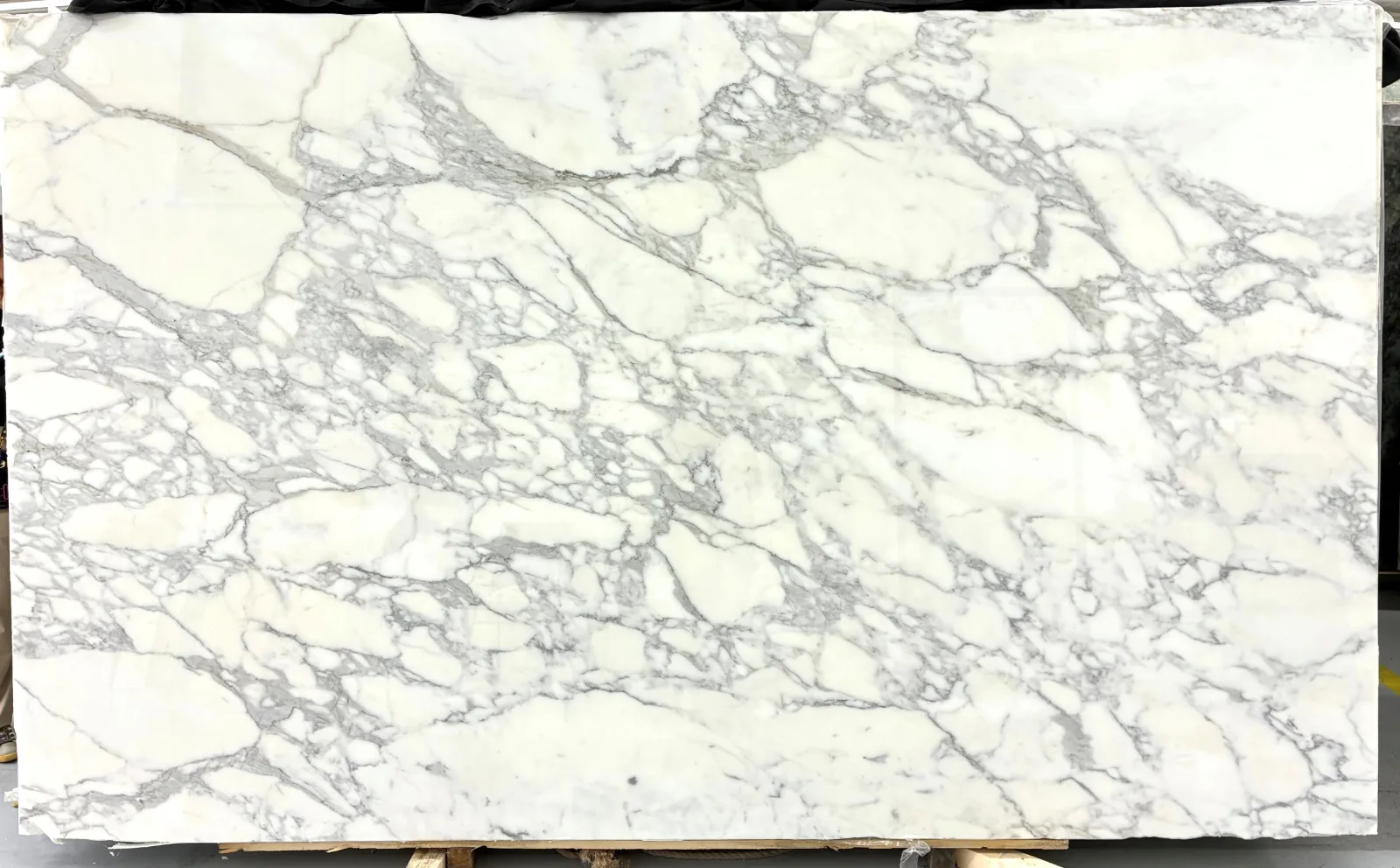Calacatta Borghini Extra Marble Slab in Van Nuys, Los Angeles