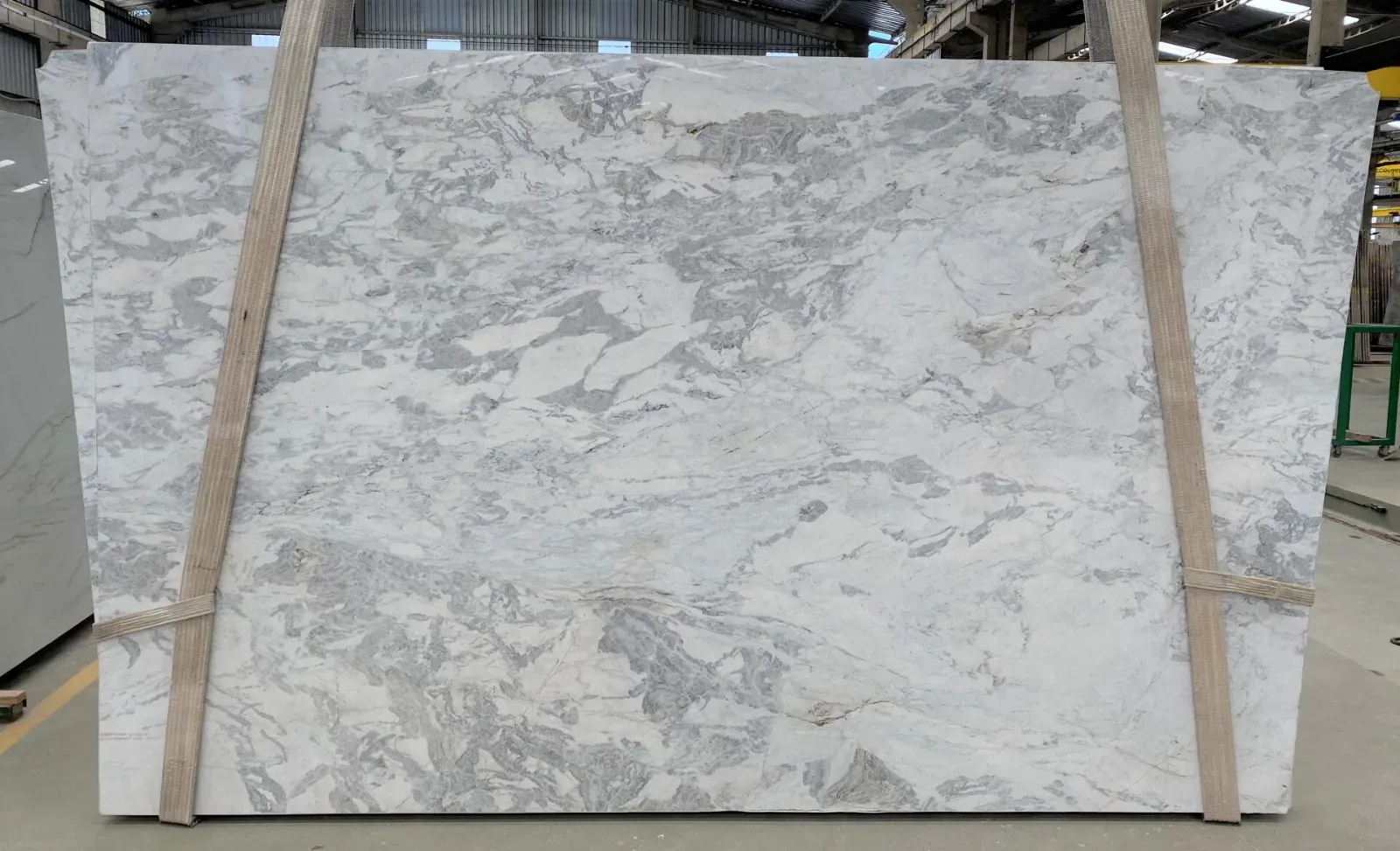 Calacatta Chiara Marble Slab in Los Angeles
