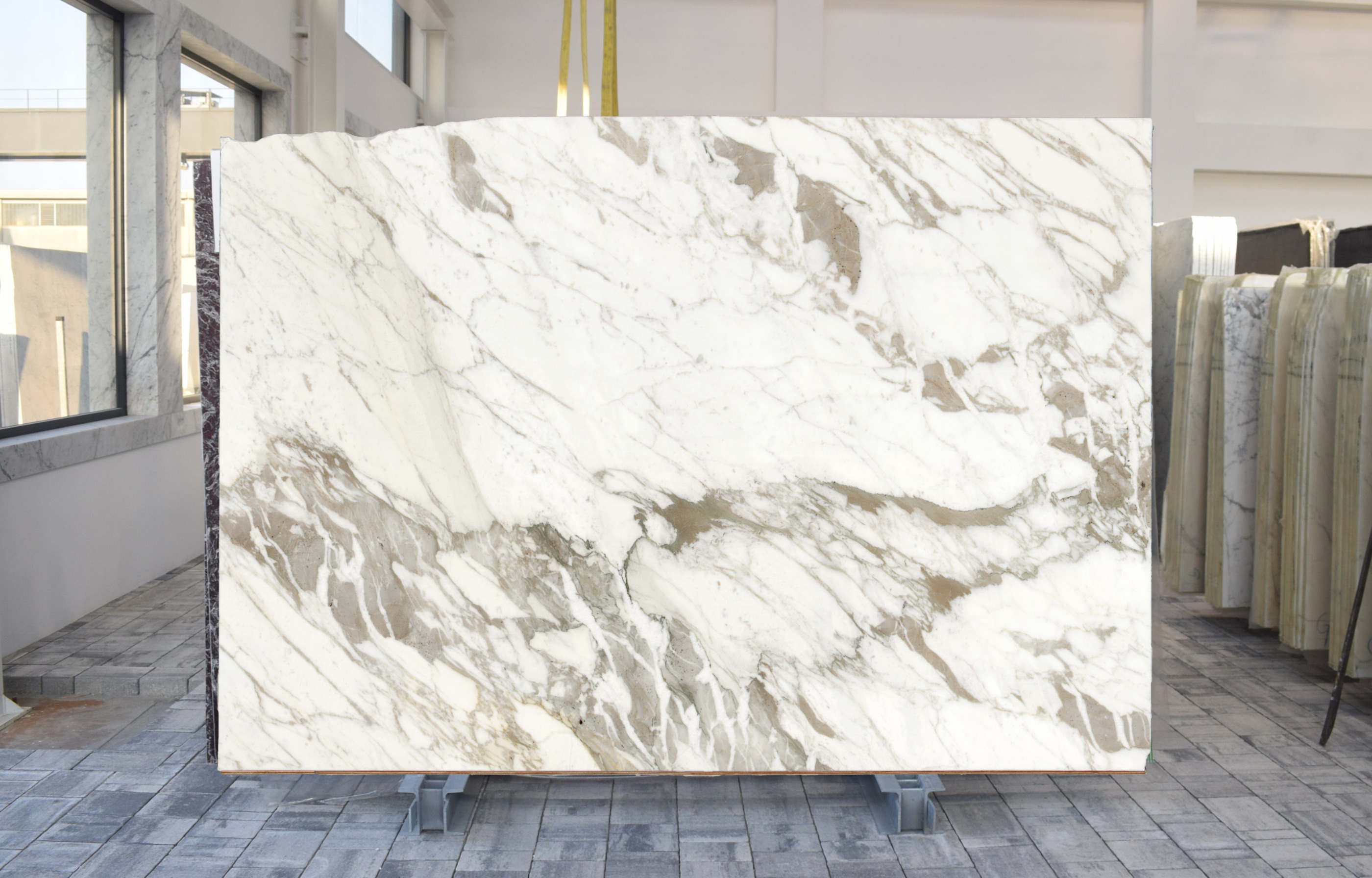 Calacatta Vagli Marble Slab in Sun Valley, Los Angeles