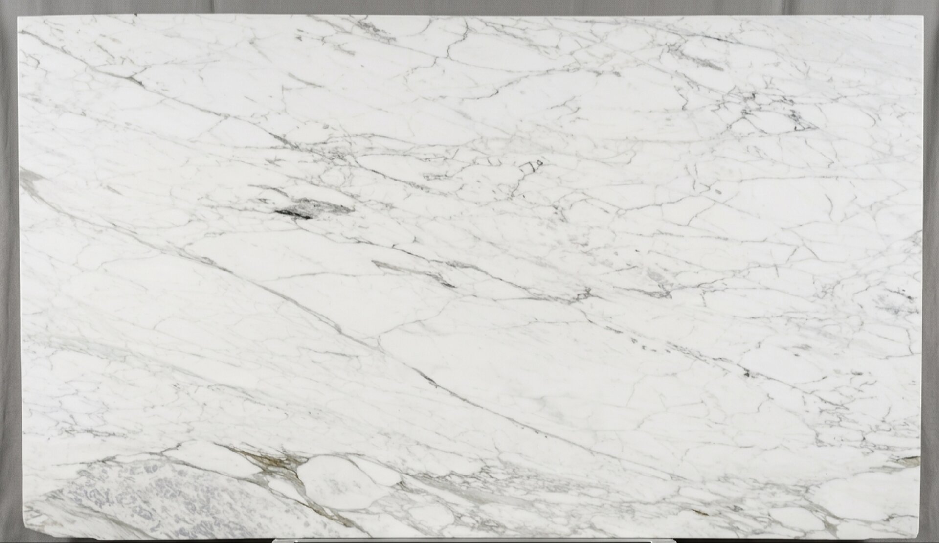 Calacatta Gold Caldia Marble Slab in Sun Valley, Los Angeles