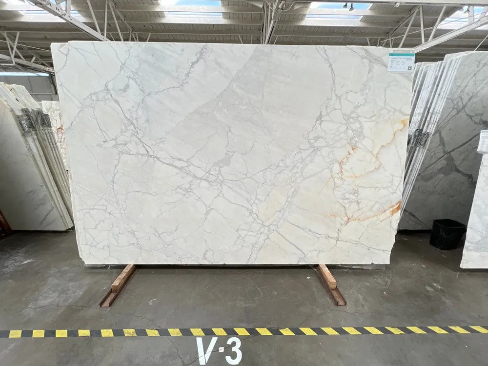 Calacatta Carrara Marble Slab in Sun Valley, Los Angeles