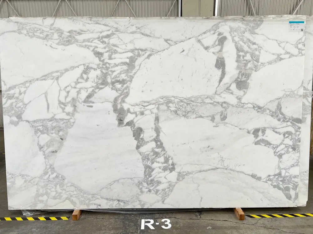 Calacatta Carrara Marble Slab in Sun Valley, Los Angeles