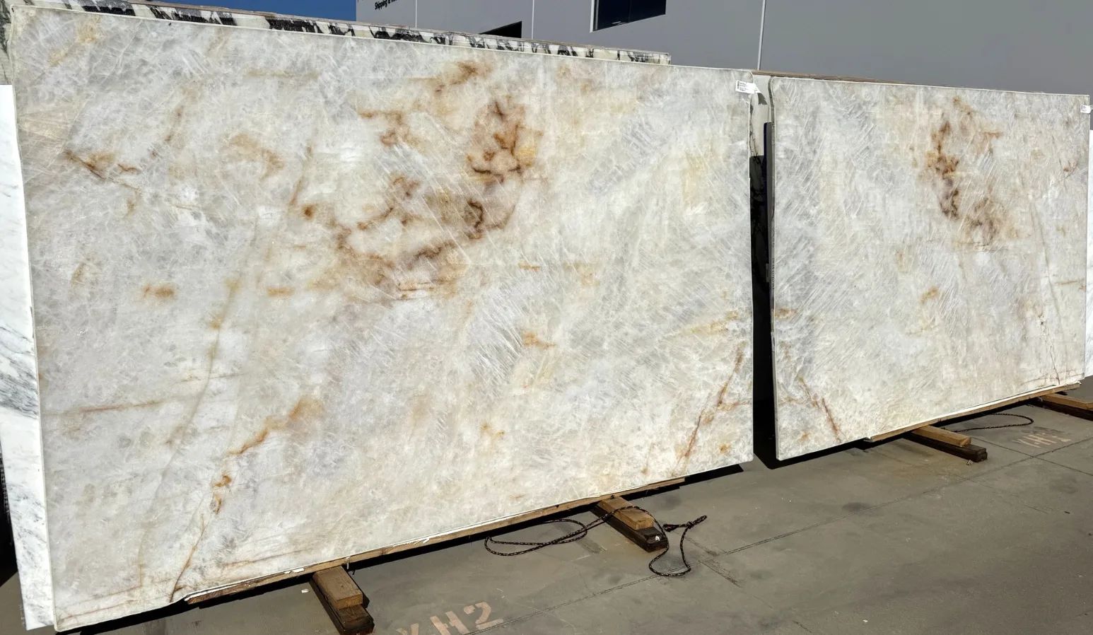 Cristallo Quartzite Slab in Los Angeles
