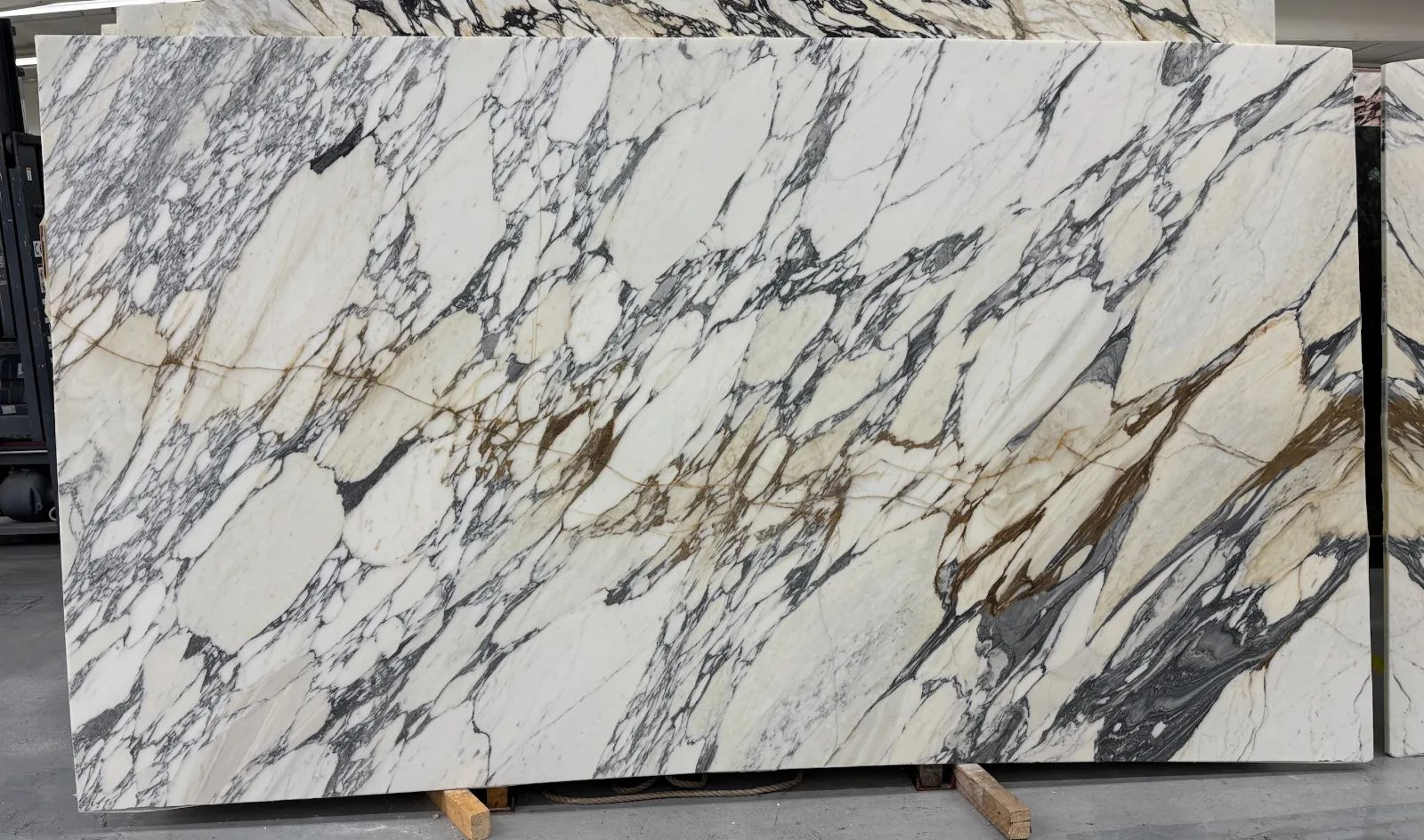 Arabescato Corchia Gold Marble Slab in Van Nuys, Los Angeles