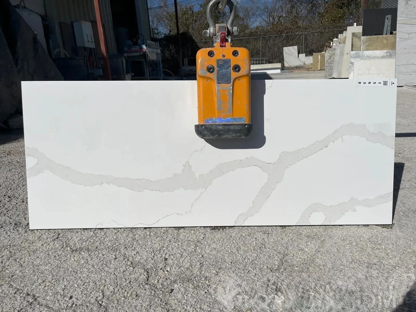 Calacatta Quartz Remnant in Sun Valley, Los Angeles