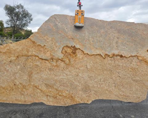 Chiffon Granite Remnant in Sun valley, Los Angeles