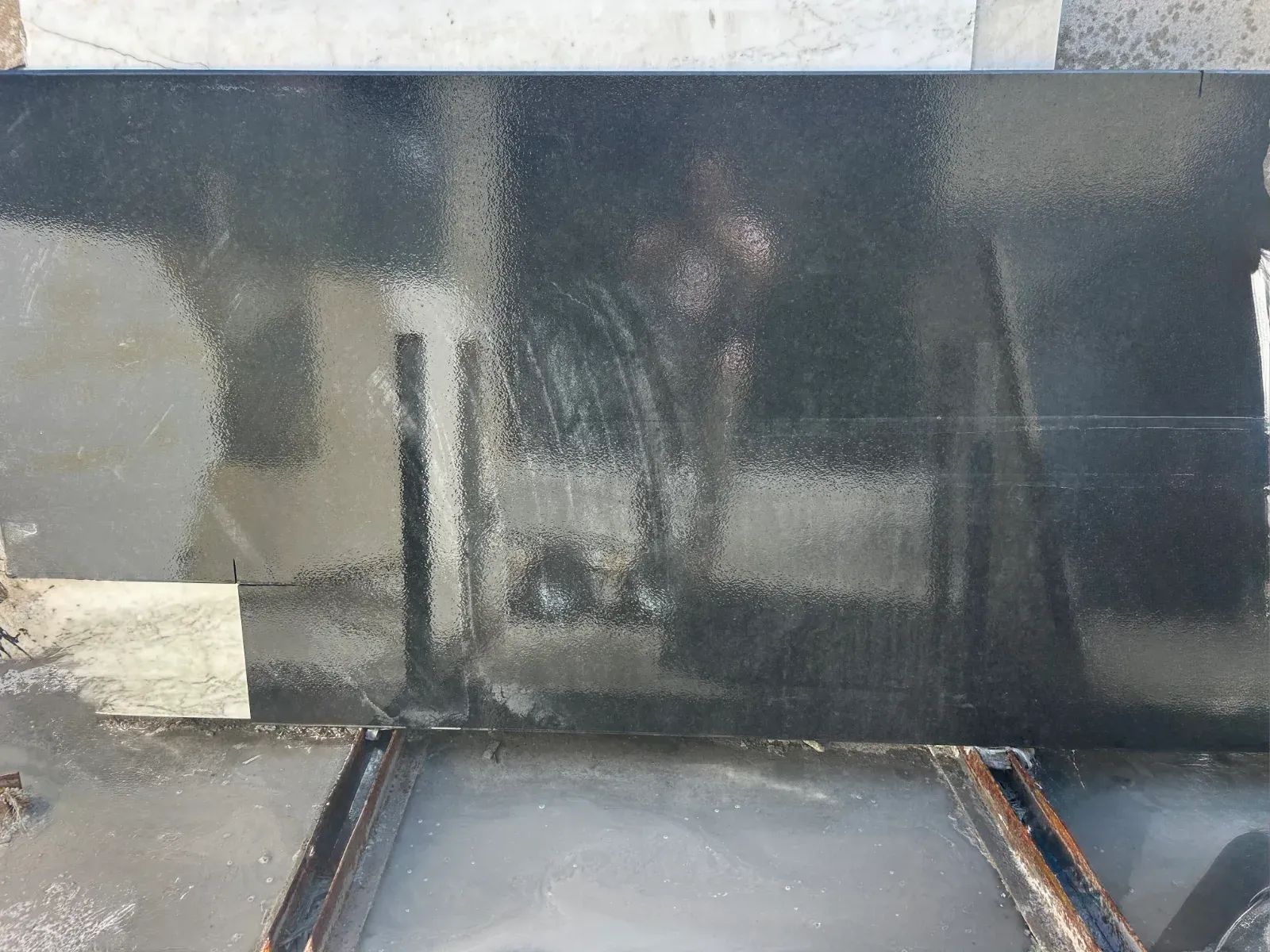 Black Absolute Granite Remnant in Sun Valley, Los Angeles