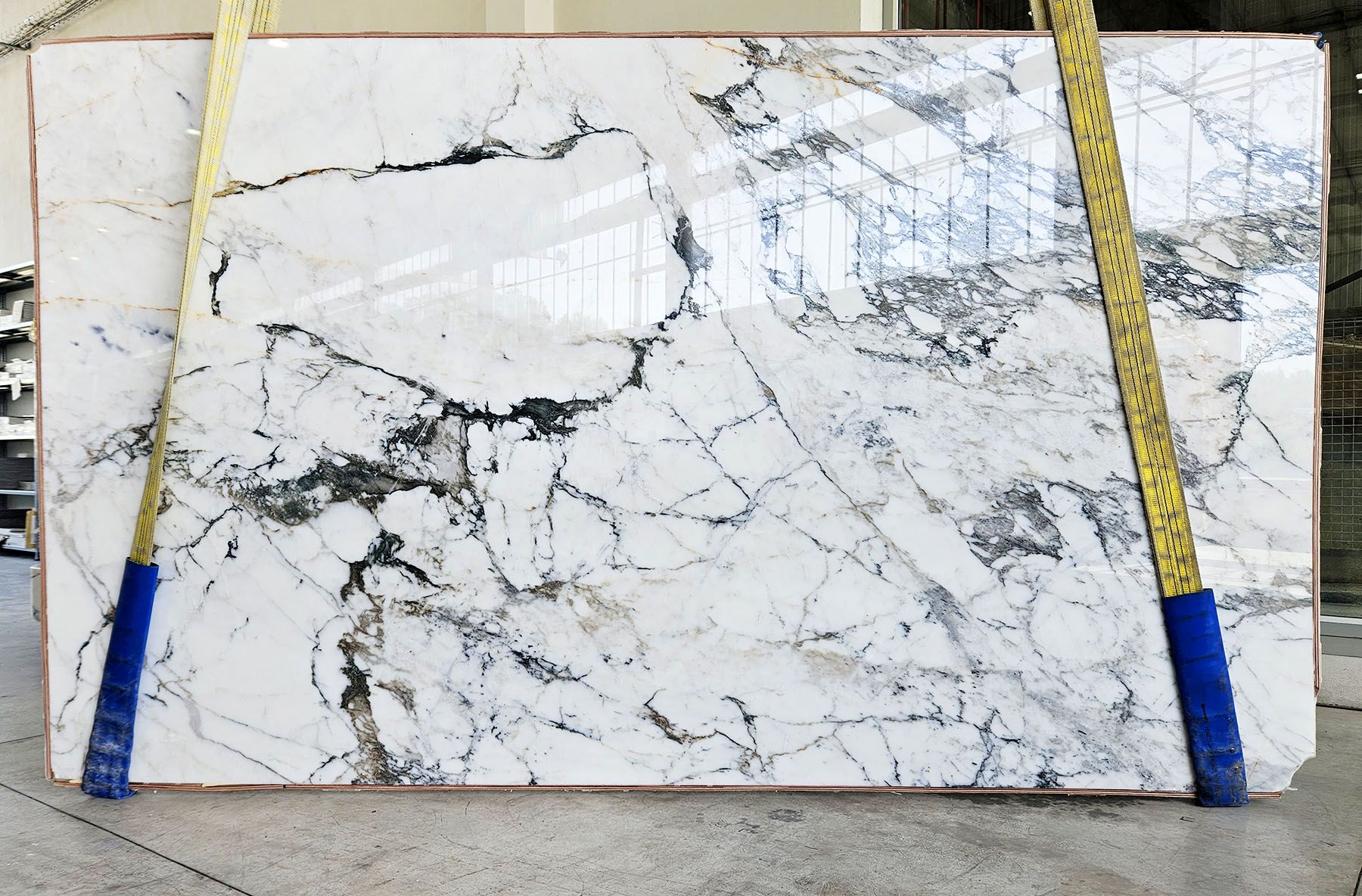 Calacatta Fabricotti Marble Slab in Sun Valley, Los Angeles