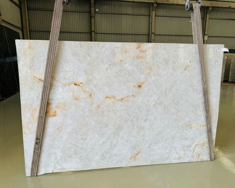 Cristallo Quartzite Slab in Sun Valley, Los Angeles