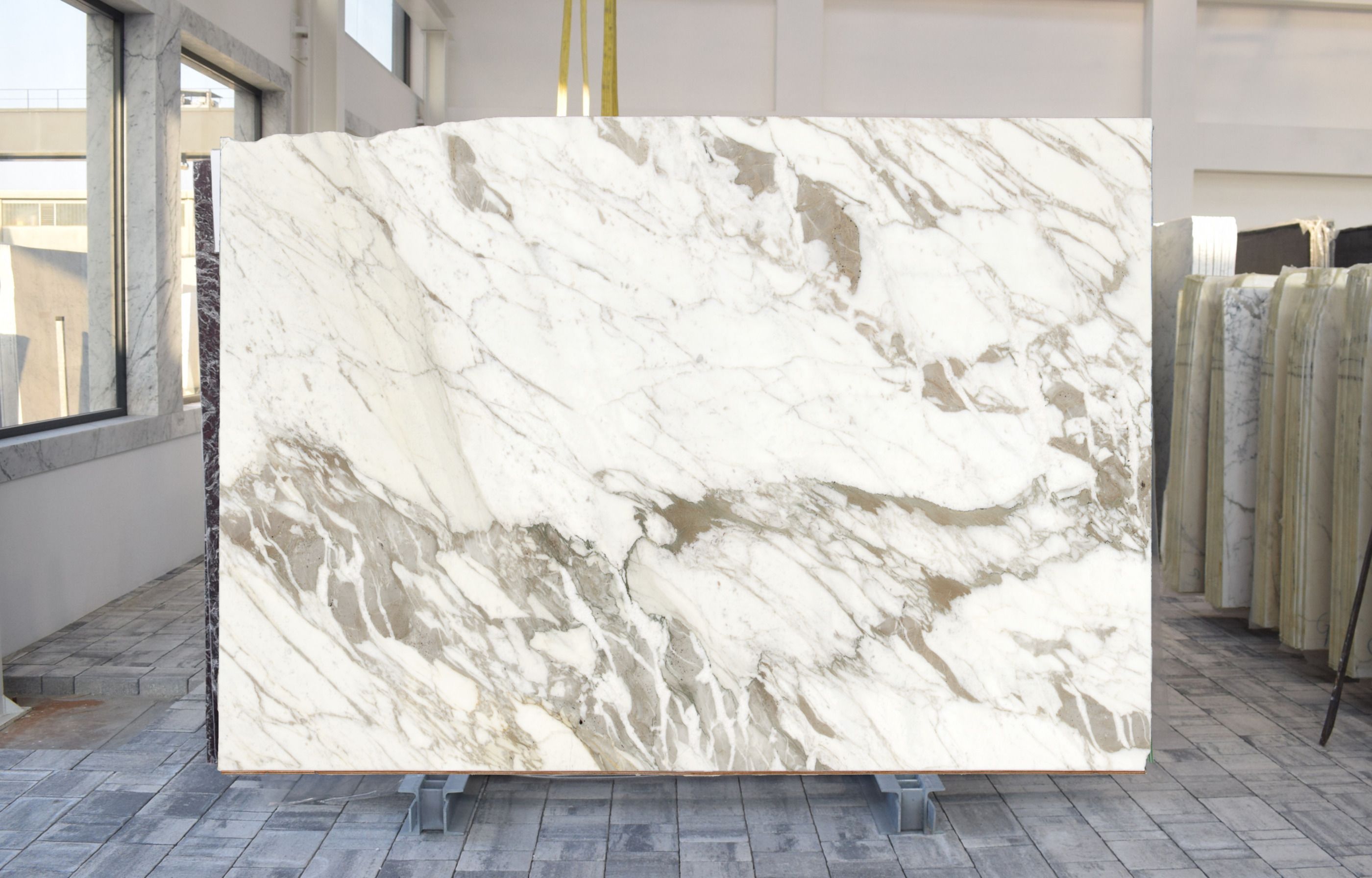 Calacatta Vagli Marble Slab in Sun Valley, Los Angeles