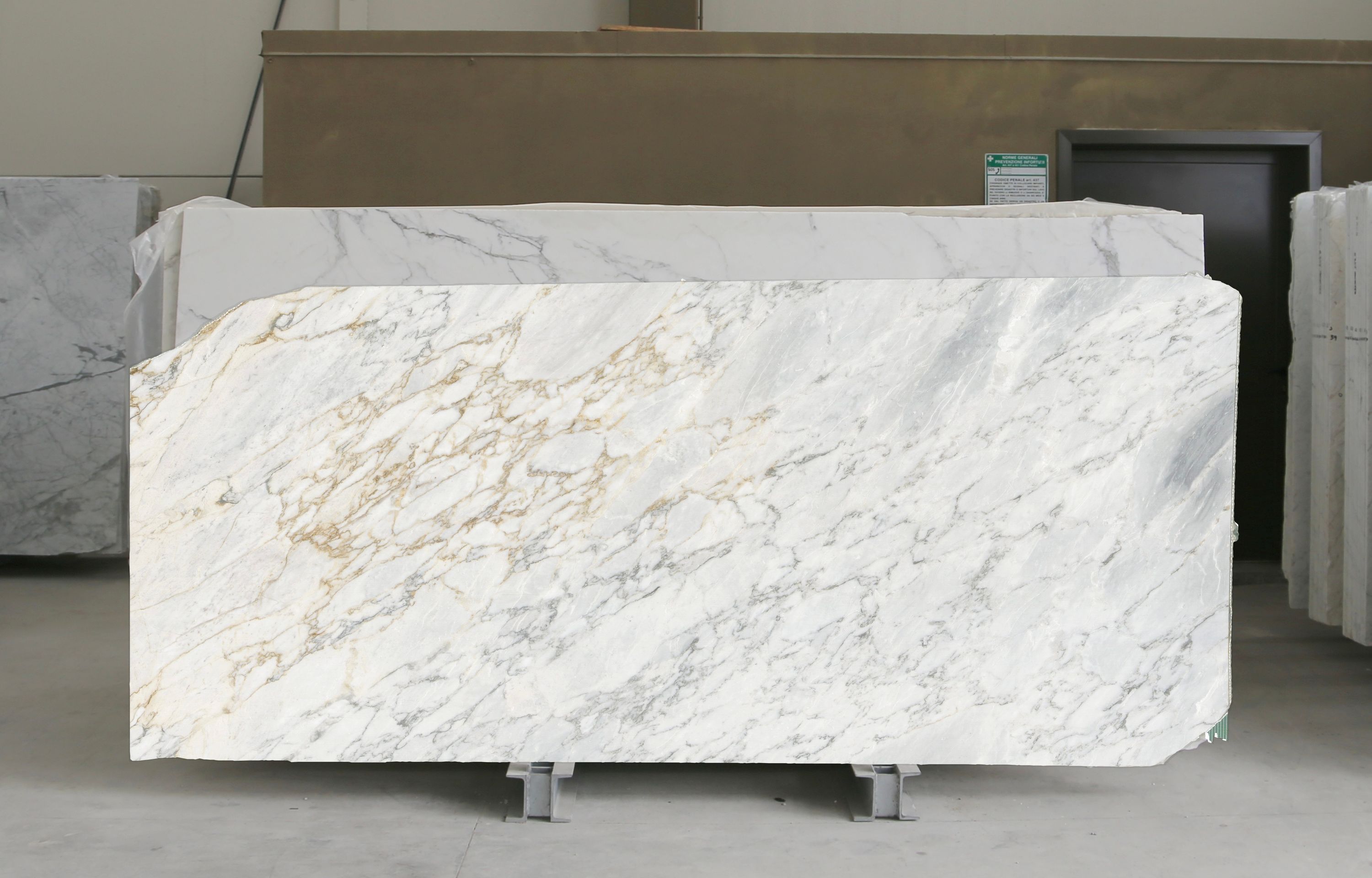 Calacatta Vagli Marble Slab in Sun Valley, Los Angeles