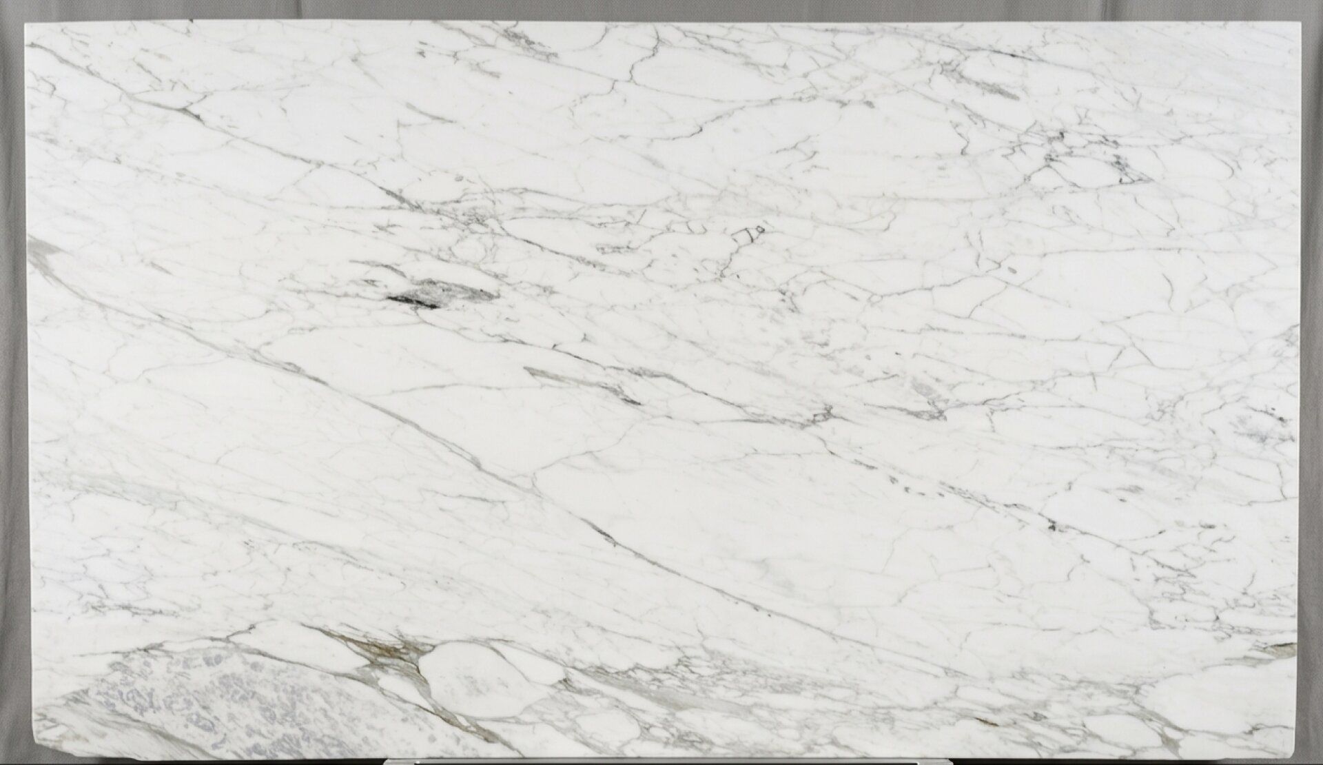 Calacatta Gold Caldia Marble Slab in Sun Valley, Los Angeles
