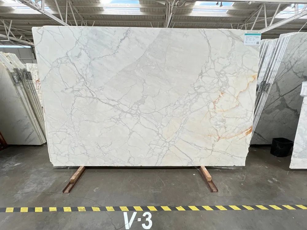 Calacatta Carrara Marble Slab in Sun Valley, Los Angeles