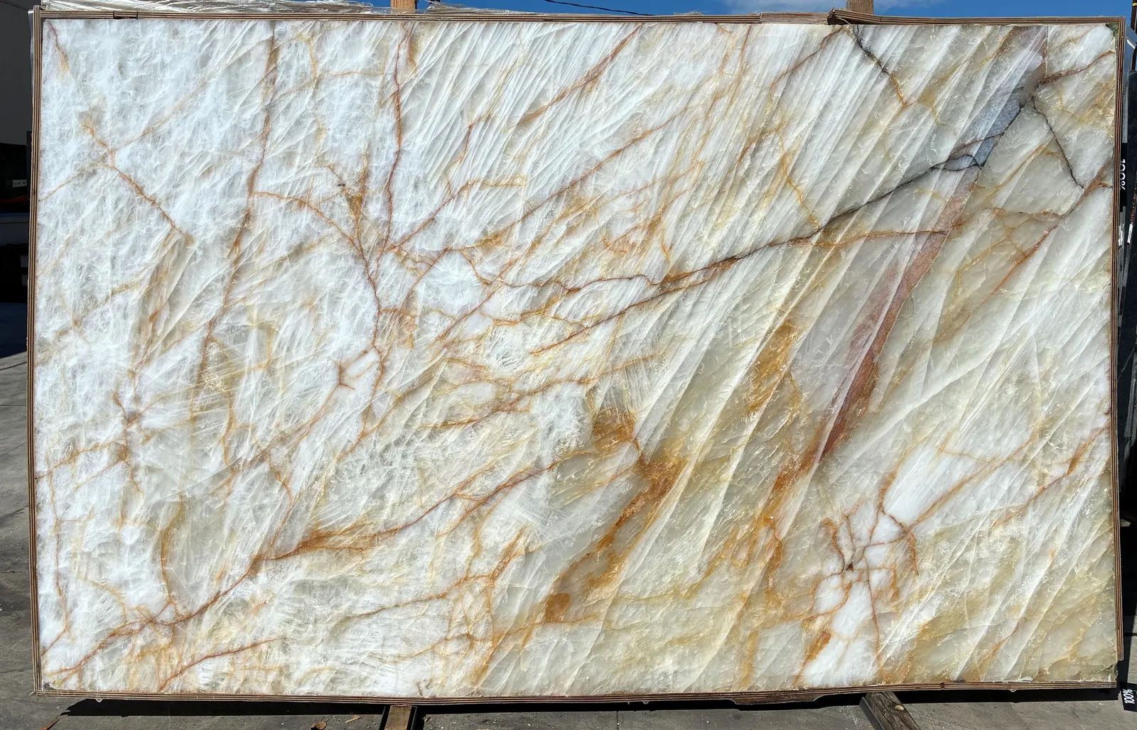 Crystallo Diamante Quartzite Slab in Van Nuys, Los Angeles
