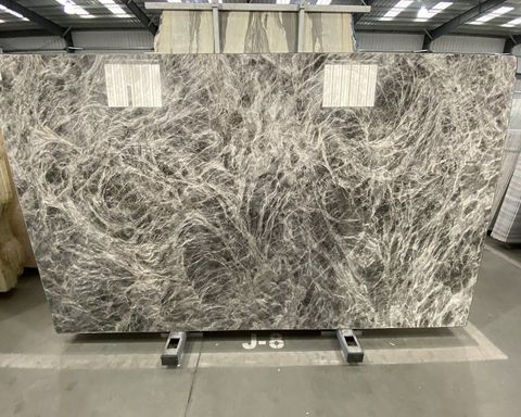 Cristallo Noir Quartzite Slab in North Hollywood, Los Angeles